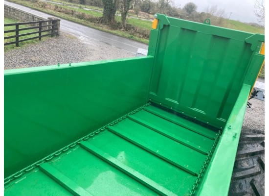 Conor 8 ton rear discharge spreader