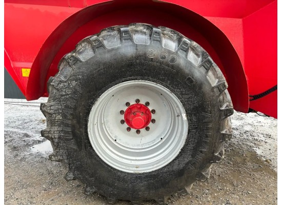 Peraud rear discharge Muckspreader