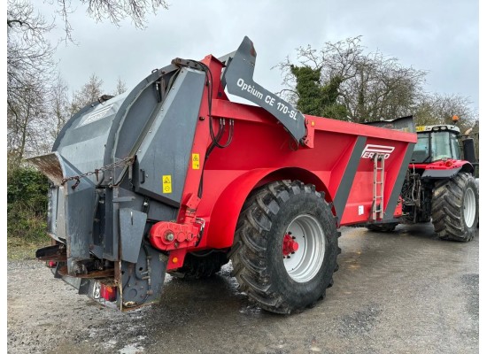 Peraud rear discharge Muckspreader