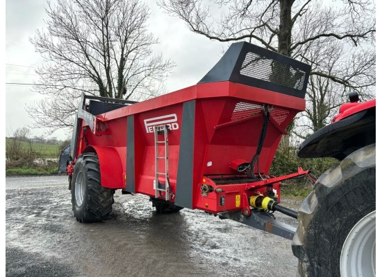 Peraud rear discharge Muckspreader